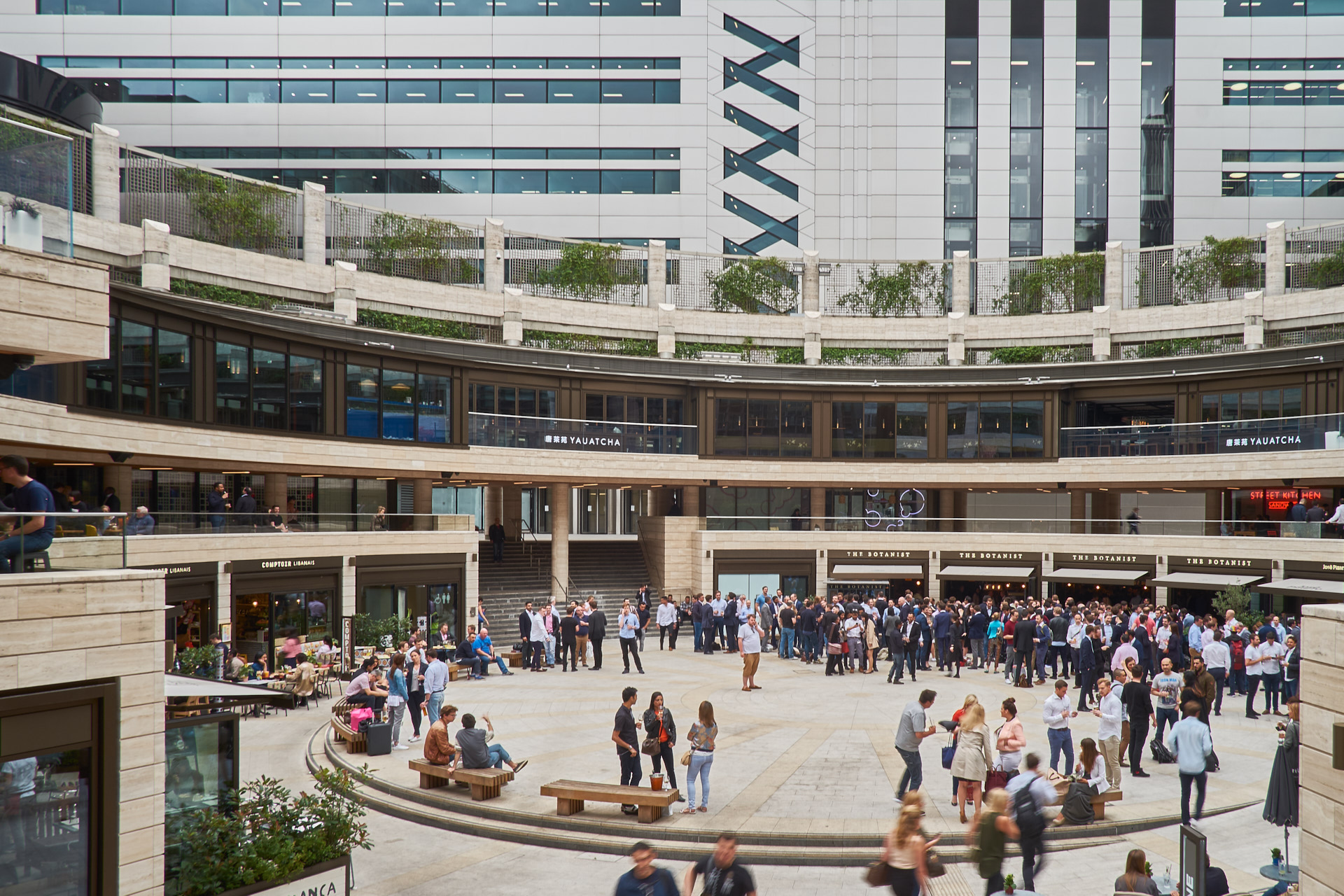 Broadgate Circus in 2016, background: 5 Broadgate, Make Architects, 2016.